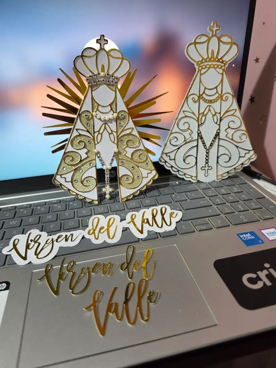 Mensaje de WhatsApp de alumna mostrando sus primeros kits de cumpleaños vendidos