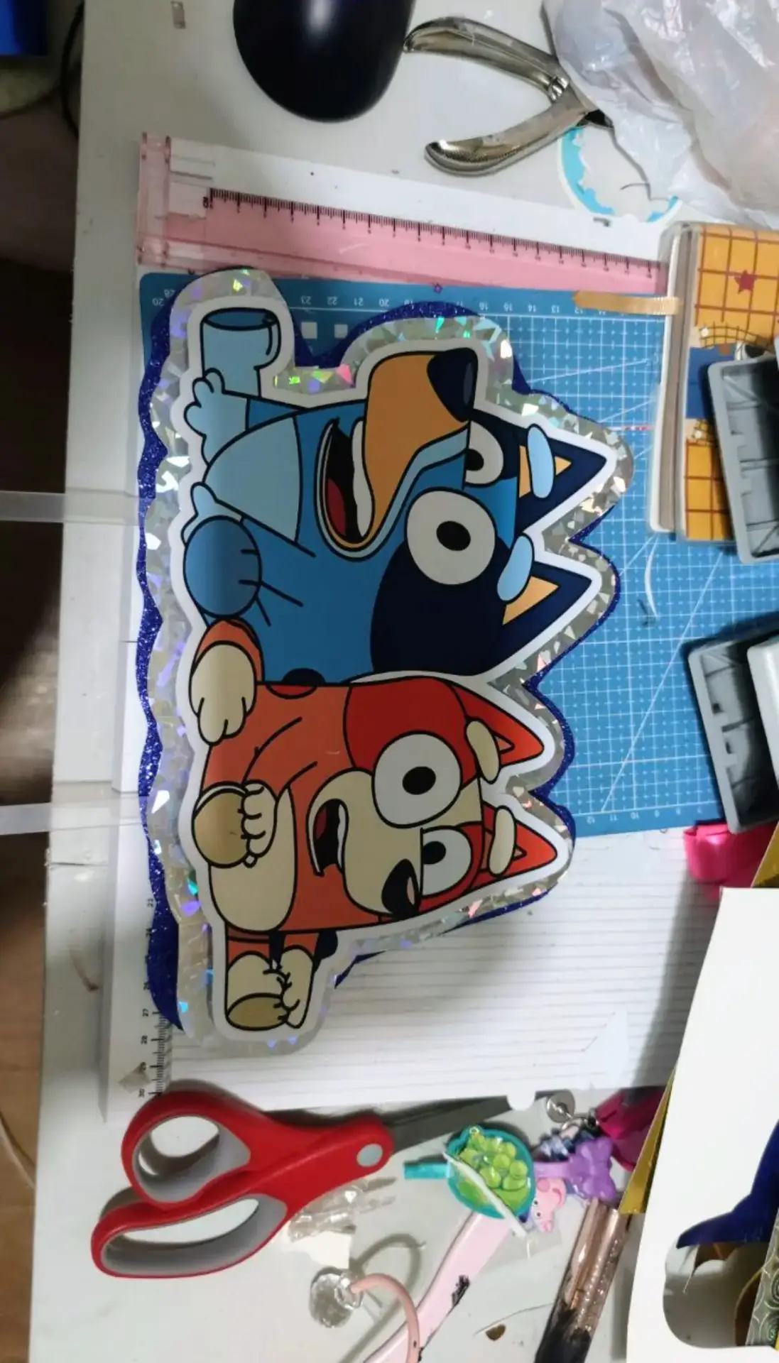 Captura real de alumna mostrando su primer cake topper cortado a mano